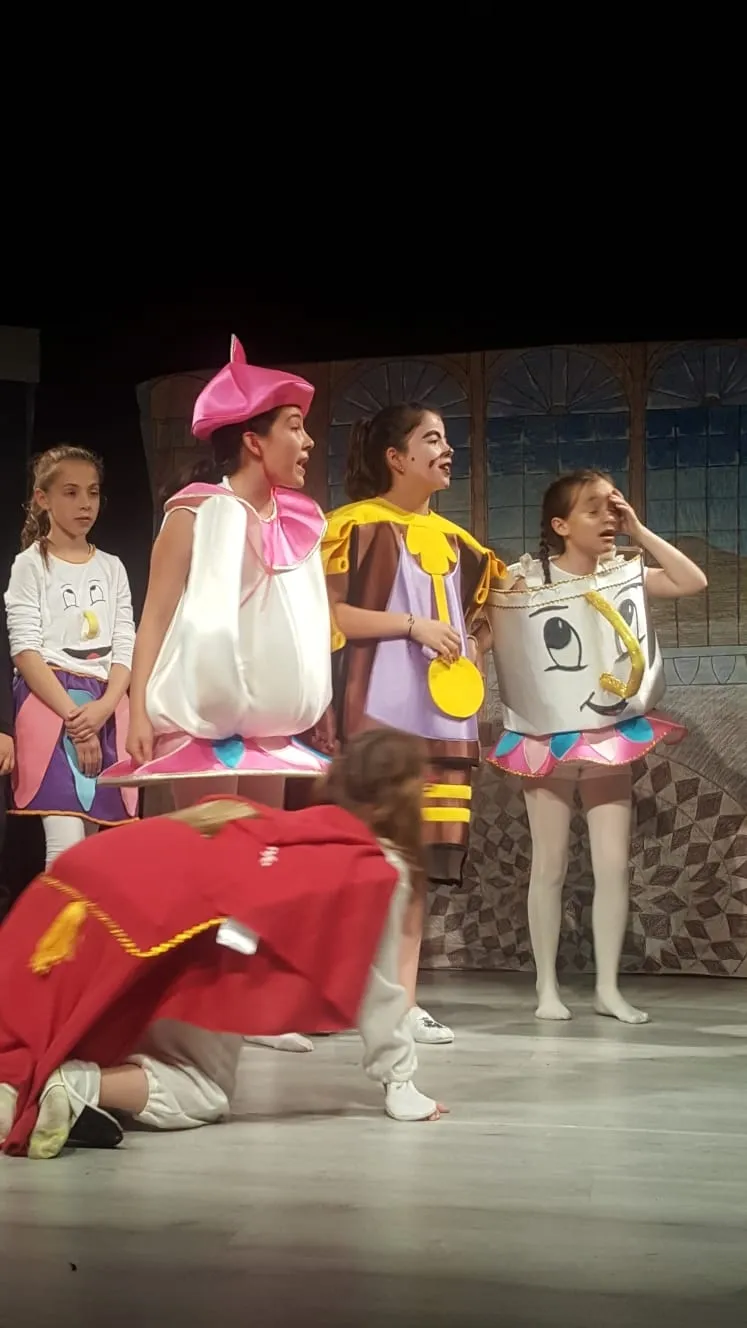 Foto 6 - Alumnos de 5&deg; y 6 &deg; de Primaria del colegio San Blas llevan a escena &lsquo;La Bella y La...