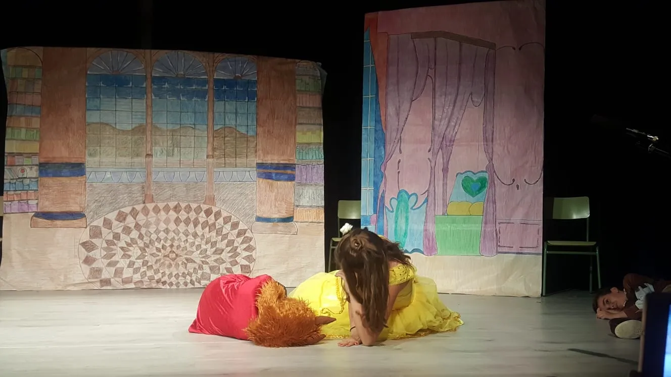 Foto 2 - Alumnos de 5&deg; y 6 &deg; de Primaria del colegio San Blas llevan a escena &lsquo;La Bella y La...