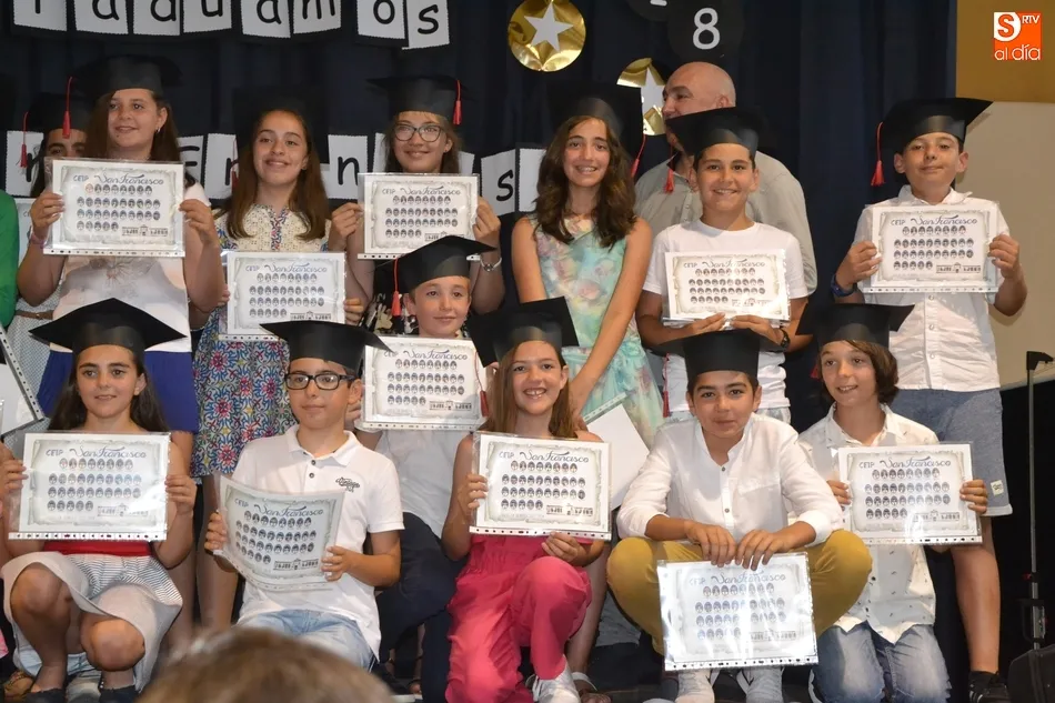Foto 5 - Los alumnos de 6&ordm; de San Francisco abren sus corazones en su despedida del Centro  