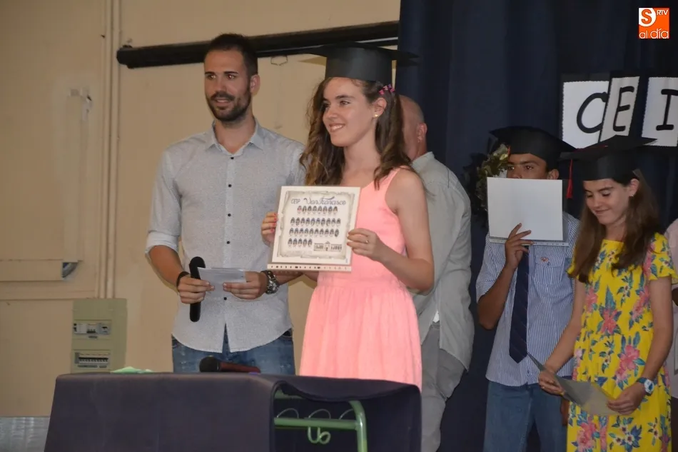 Foto 4 - Los alumnos de 6&ordm; de San Francisco abren sus corazones en su despedida del Centro  