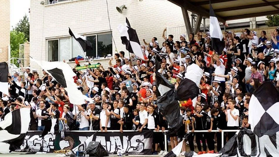 Aficionados de Unionistas CF en las gradas de Las Pistas