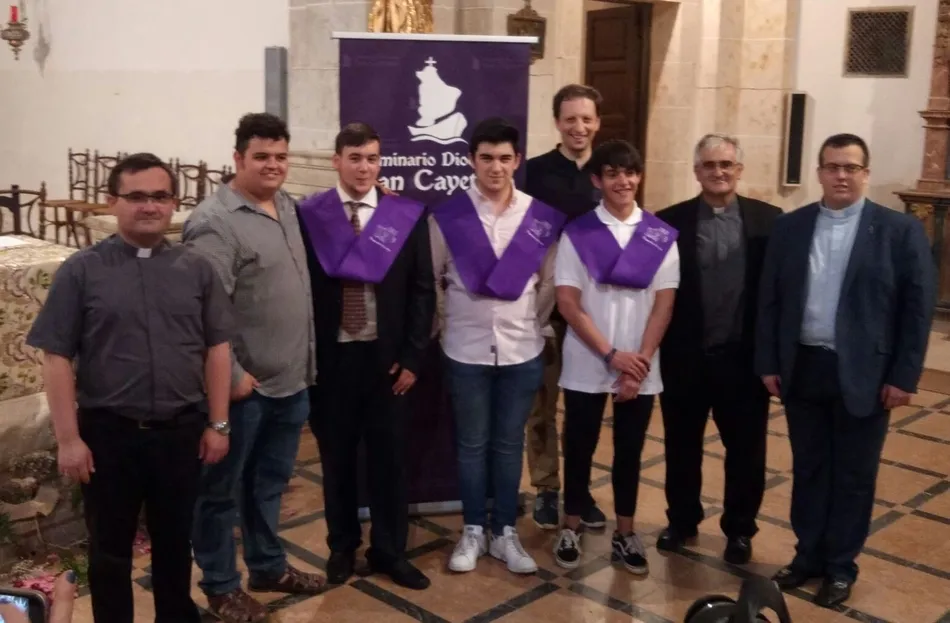 Foto 11 - El Seminario celebra la graduaci&oacute;n de tres alumnos de 2&ordm; Bachillerato  
