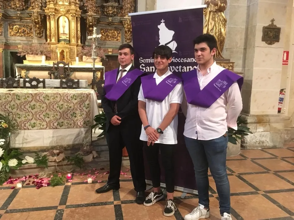Foto 10 - El Seminario celebra la graduaci&oacute;n de tres alumnos de 2&ordm; Bachillerato  