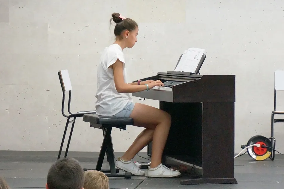 Foto 11 - Brillante concierto de fin de curso de la Escuela de M&uacute;sica de Villares de la Reina