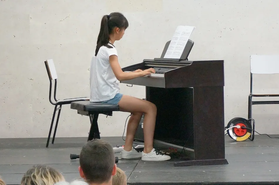 Foto 9 - Brillante concierto de fin de curso de la Escuela de M&uacute;sica de Villares de la Reina