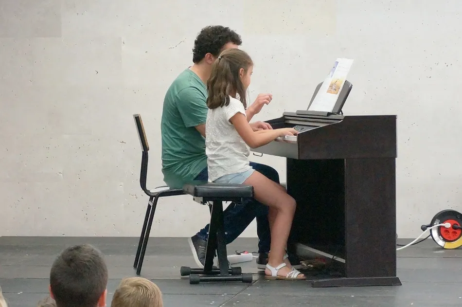 Foto 7 - Brillante concierto de fin de curso de la Escuela de M&uacute;sica de Villares de la Reina