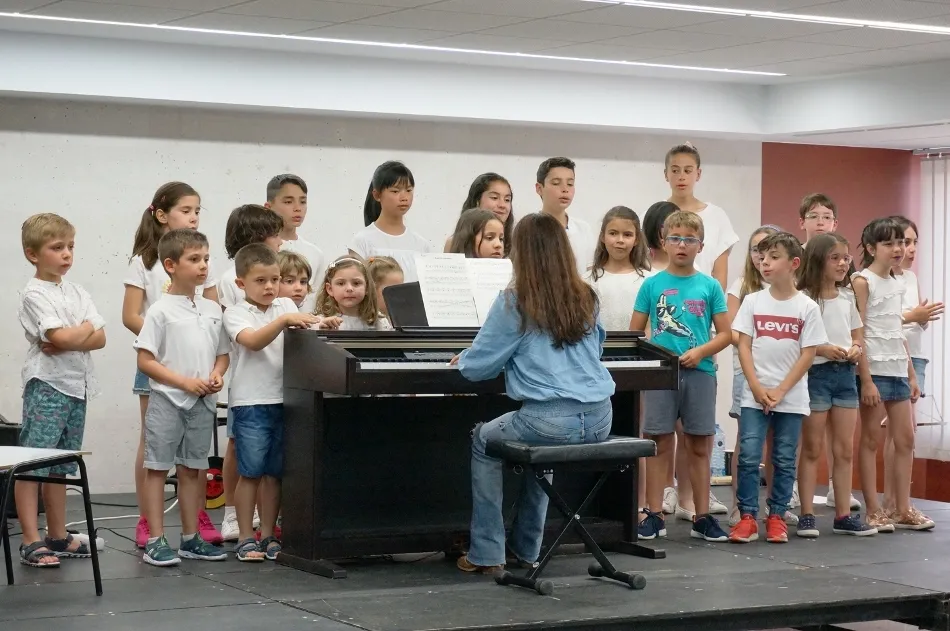 Foto 6 - Brillante concierto de fin de curso de la Escuela de M&uacute;sica de Villares de la Reina