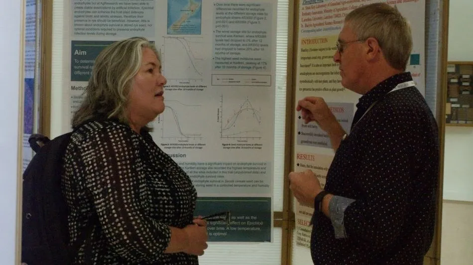 Investigadores en el simposio del IRNASA. Investigadores en el simposio del IRNASA. Fotos: Dicyt