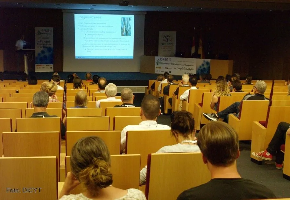 Foto 2 - Expertos de 22 pa&iacute;ses muestran en Salamanca investigaciones sobre hongos beneficiosos para hierbas ...