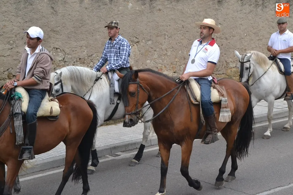 Foto 8 - Los romeros ponen rumbo al Santuario con el deseo de esquivar las tormentas  
