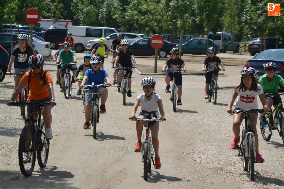 Foto 10 - Los mayores del Colegio Mir&oacute;briga se van de vacaciones sobre ruedas  