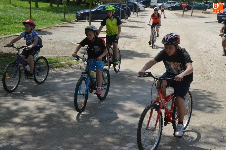 Foto 4 - Los mayores del Colegio Mir&oacute;briga se van de vacaciones sobre ruedas  