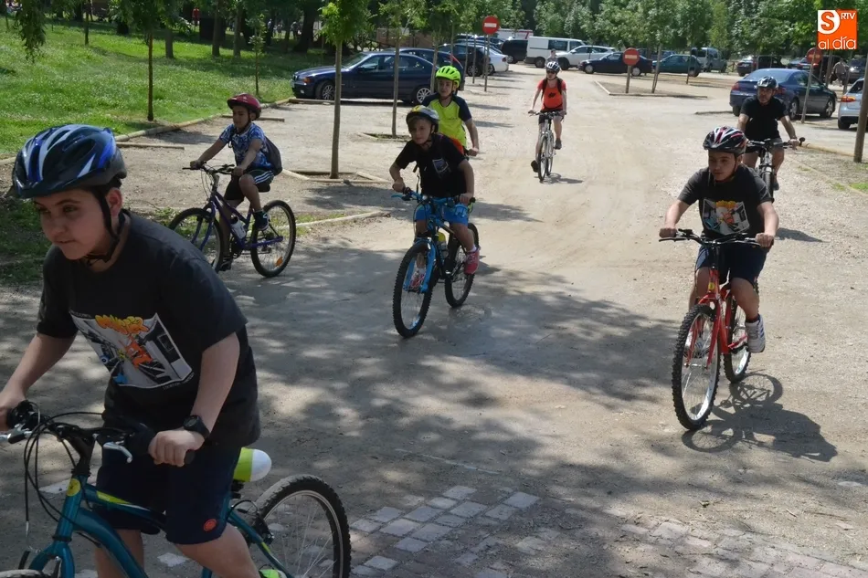 Foto 5 - Los mayores del Colegio Mir&oacute;briga se van de vacaciones sobre ruedas  