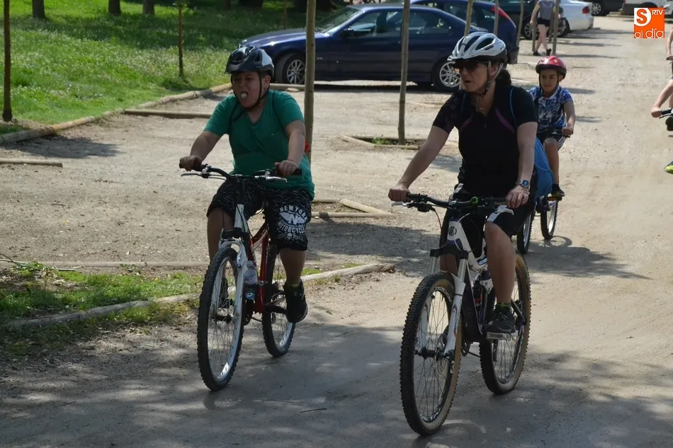 Foto 6 - Los mayores del Colegio Mir&oacute;briga se van de vacaciones sobre ruedas  