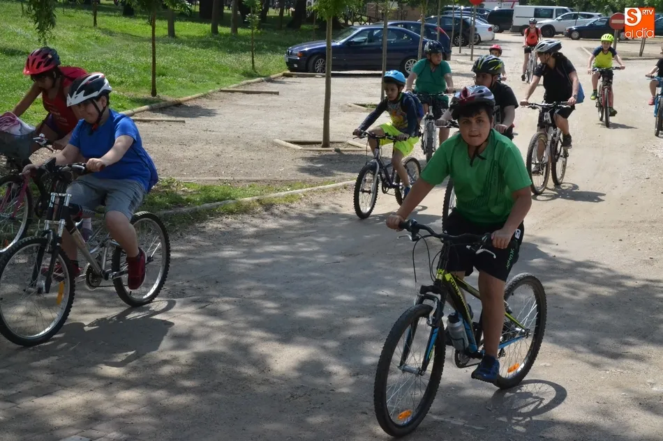 Foto 8 - Los mayores del Colegio Mir&oacute;briga se van de vacaciones sobre ruedas  
