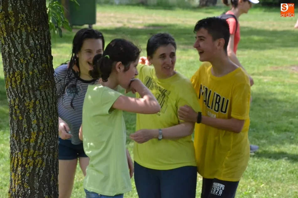 Foto 5 - Alumnos y profesores de Misioneras-Santa Teresa acaban el curso empapados  