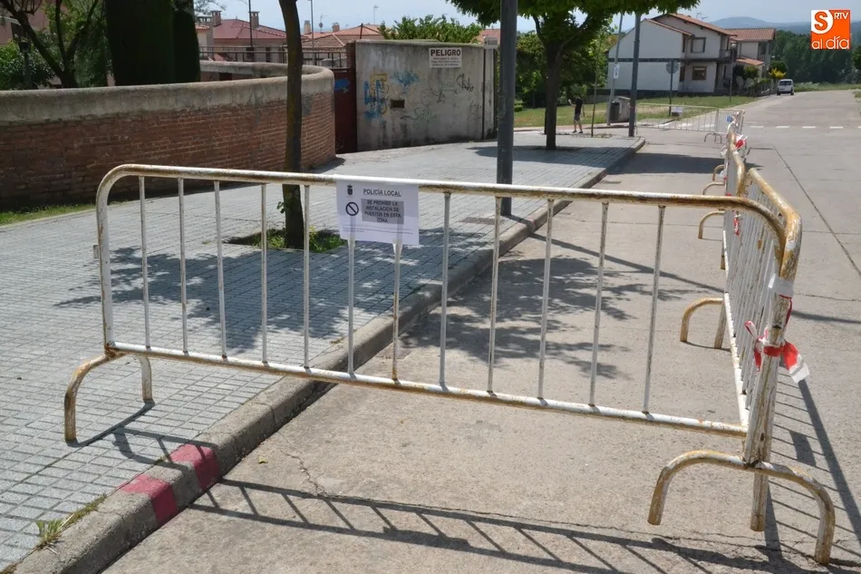 Foto 3 - La Polic&iacute;a coloca vallas para impedir la instalaci&oacute;n de varios puestos del mercadillo  