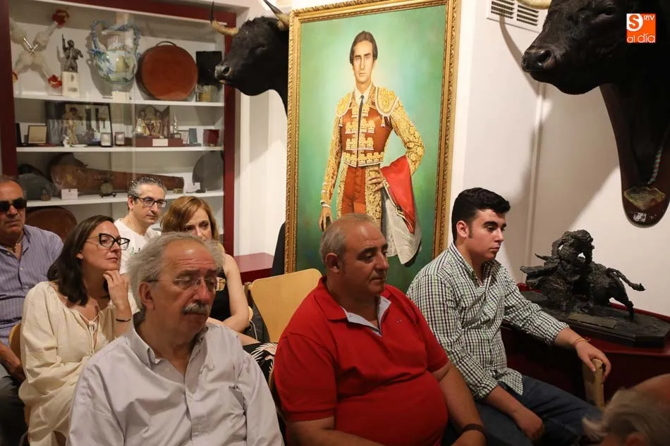 Foto 7 - Alipio P&eacute;rez-Tabernero relata sus vivencias taurinas en una amena charla