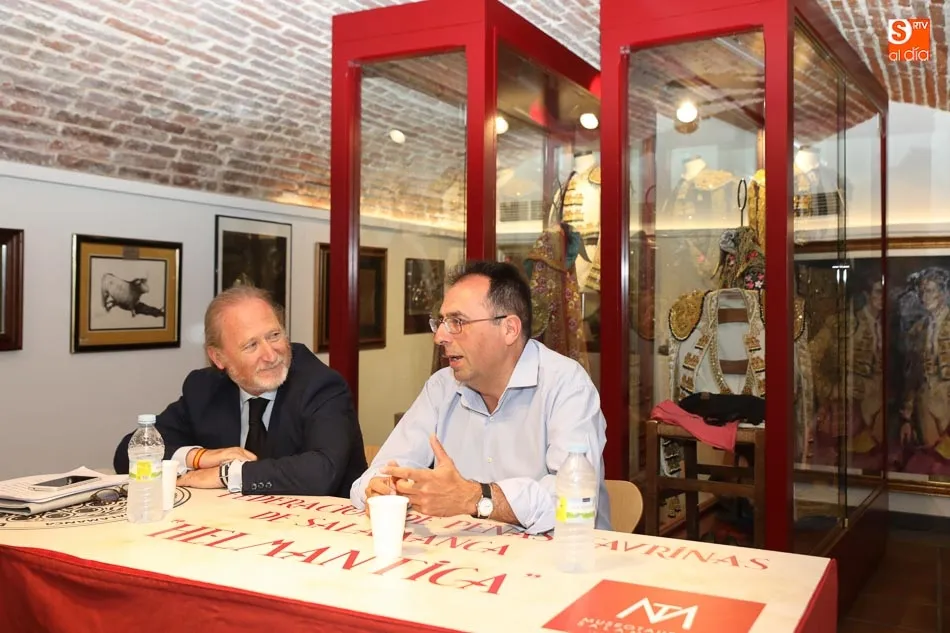 Foto 6 - Alipio P&eacute;rez-Tabernero relata sus vivencias taurinas en una amena charla