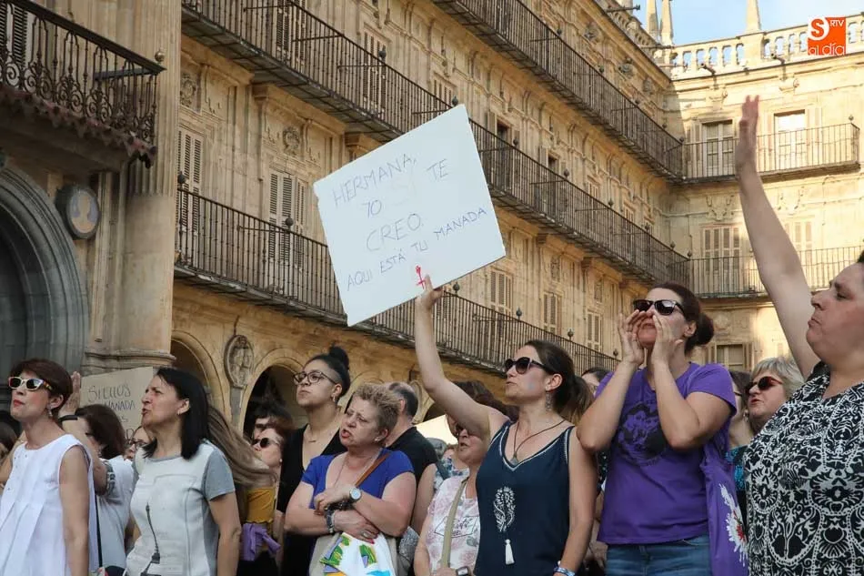 Foto 6 - Los salmantinos vuelven a salir a la calle para protestar por la puesta en libertad provisional de...