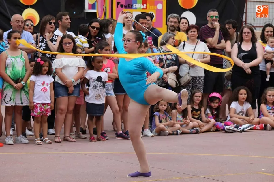 Foto 9 - El Colegio Padre Manj&oacute;n cierra el curso con exhibiciones y una divertida disco funky