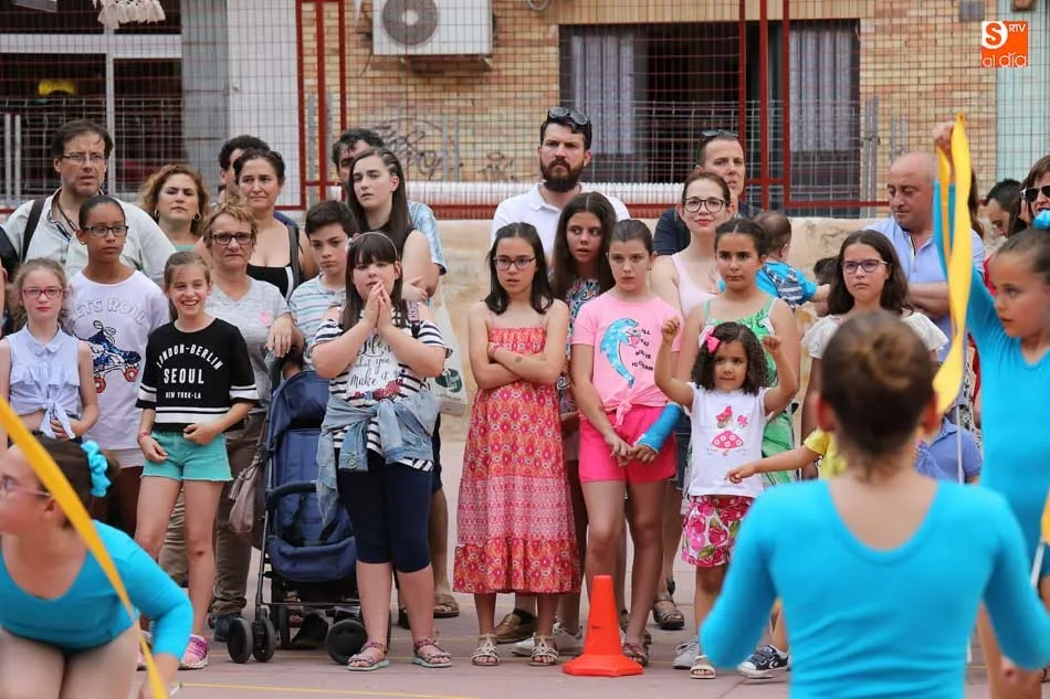 Foto 3 - El Colegio Padre Manj&oacute;n cierra el curso con exhibiciones y una divertida disco funky