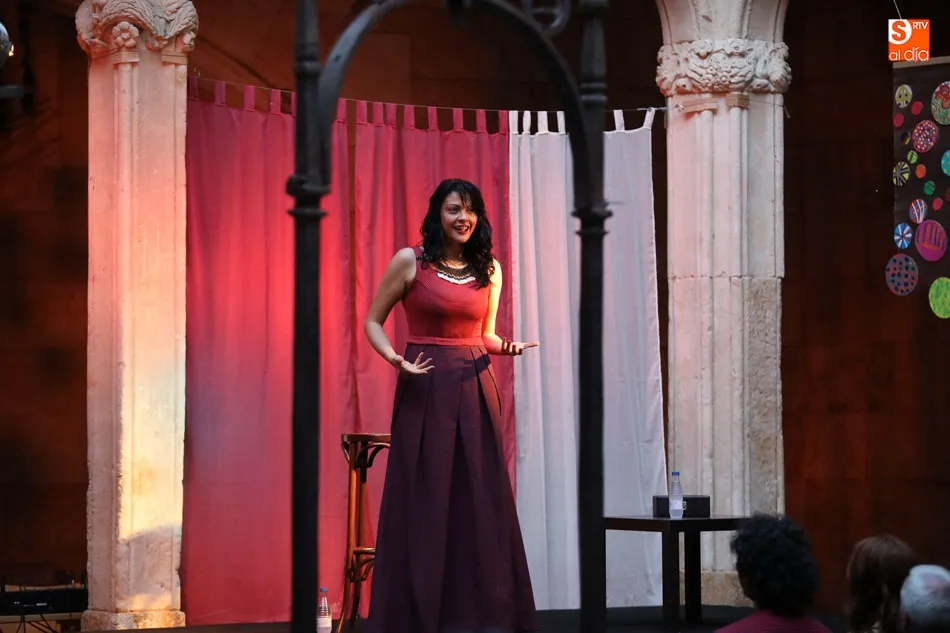 Foto 9 - Clara Haddad conquista al p&uacute;blico con sus cuentos de culturas ancestrales  