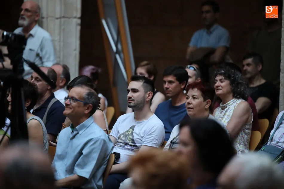 Foto 6 - Clara Haddad conquista al p&uacute;blico con sus cuentos de culturas ancestrales  