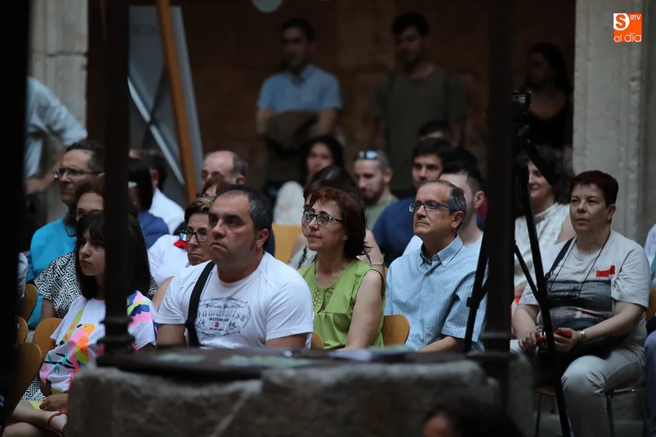 Foto 4 - Clara Haddad conquista al p&uacute;blico con sus cuentos de culturas ancestrales  