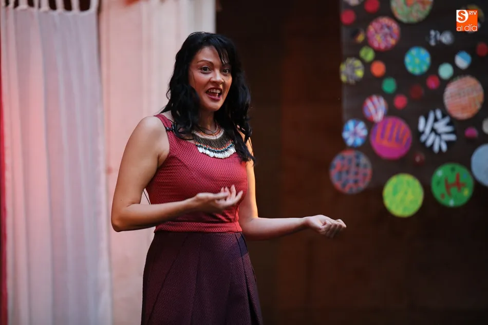 Foto 3 - Clara Haddad conquista al p&uacute;blico con sus cuentos de culturas ancestrales  