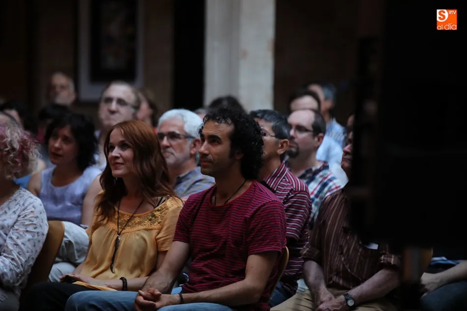 Foto 2 - Clara Haddad conquista al p&uacute;blico con sus cuentos de culturas ancestrales  