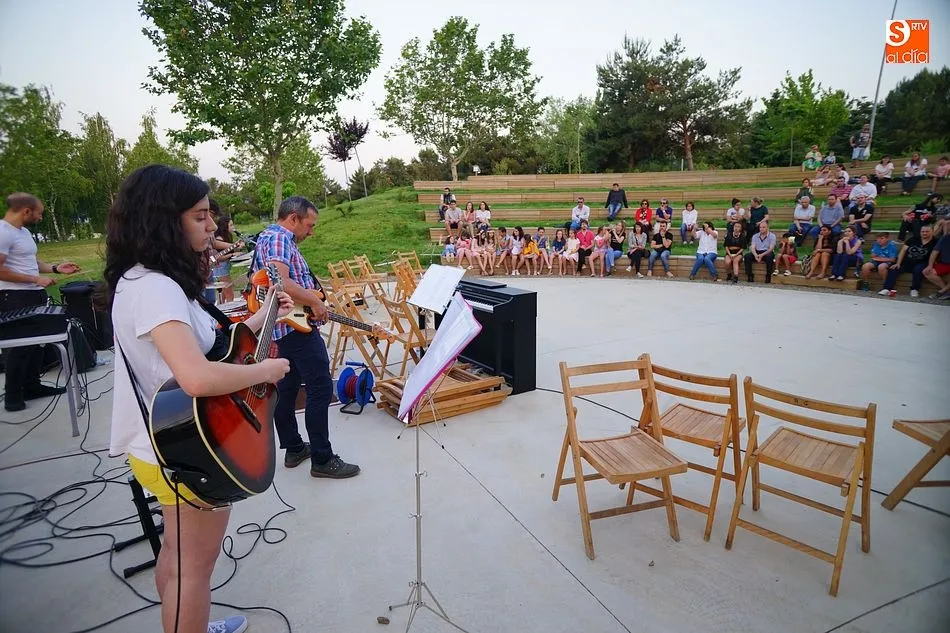 Foto 11 - Ritmo y naturaleza en el final de curso de la Escuela de M&uacute;sica