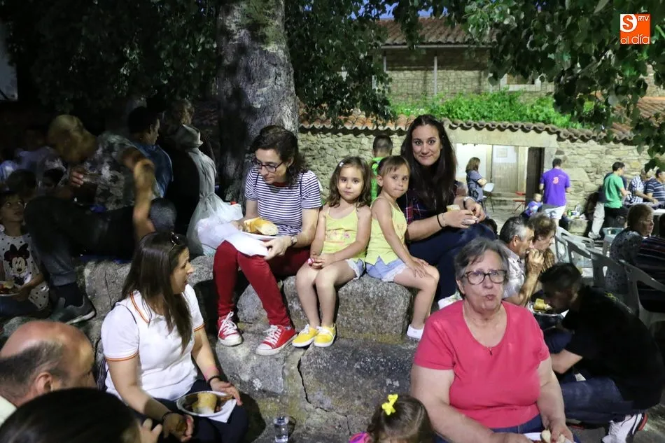 Foto 5 - Evocador preg&oacute;n de Lourdes Bravo para comenzar las fiestas de San Juan en Bogajo