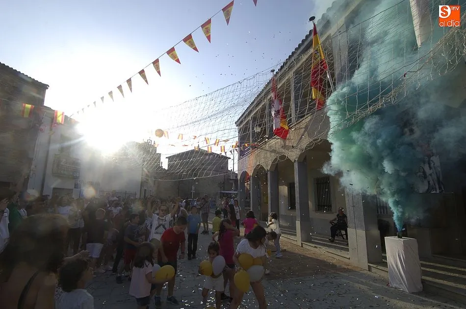 Foto 10 - Navasfr&iacute;as da el chupinazo de salida a las fiestas de San Juan en El Rebollar  