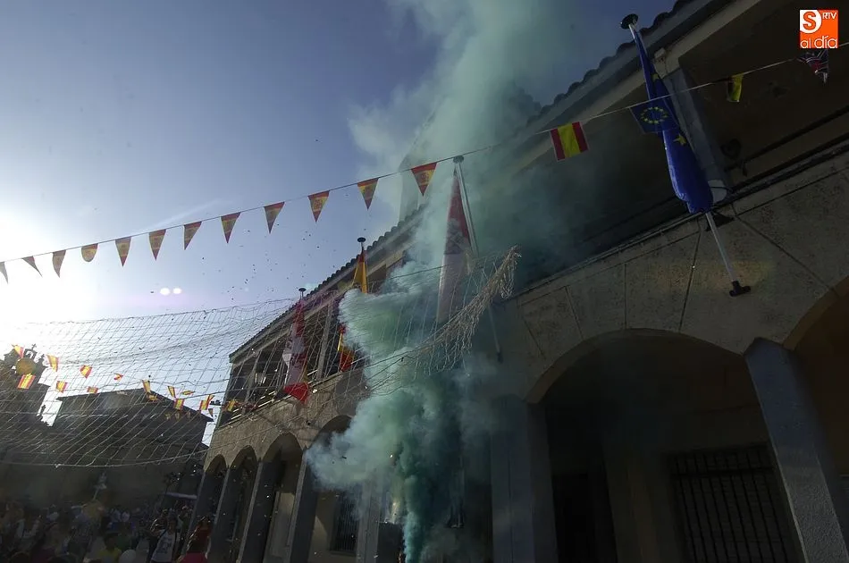 Foto 9 - Navasfr&iacute;as da el chupinazo de salida a las fiestas de San Juan en El Rebollar  