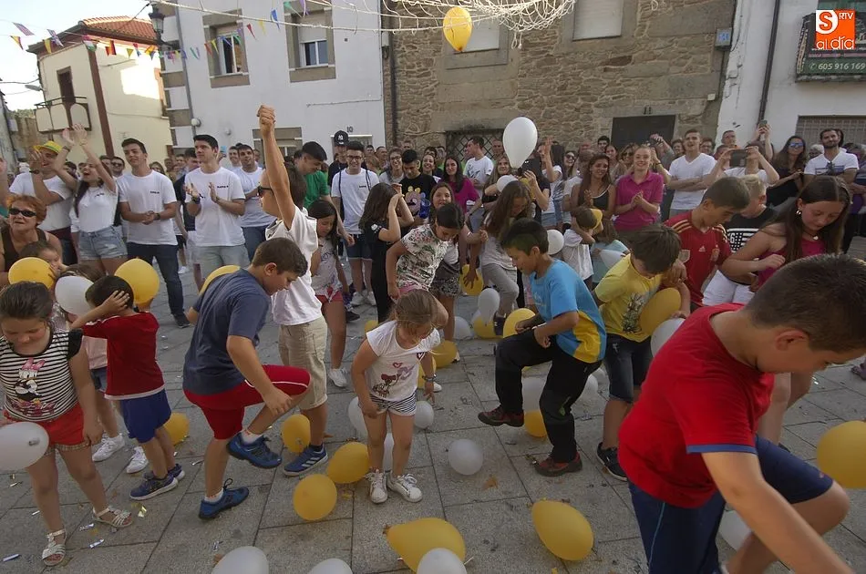 Foto 11 - Navasfr&iacute;as da el chupinazo de salida a las fiestas de San Juan en El Rebollar  
