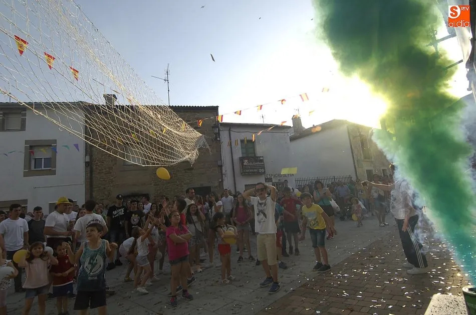 Foto 7 - Navasfr&iacute;as da el chupinazo de salida a las fiestas de San Juan en El Rebollar  