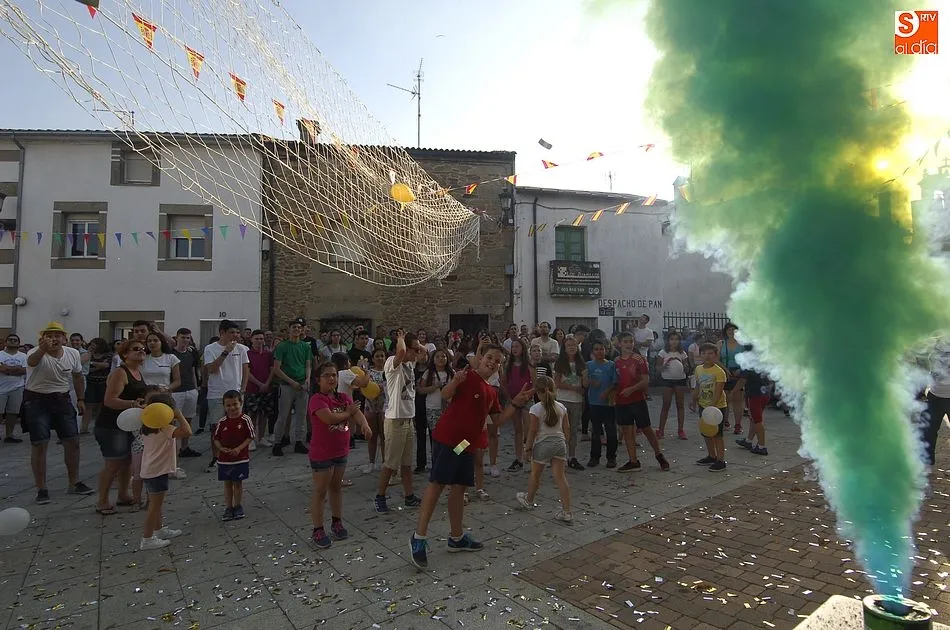 Foto 8 - Navasfr&iacute;as da el chupinazo de salida a las fiestas de San Juan en El Rebollar  