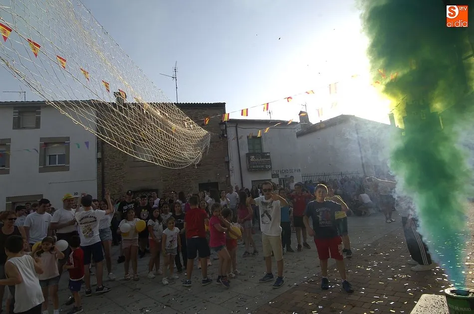 Foto 6 - Navasfr&iacute;as da el chupinazo de salida a las fiestas de San Juan en El Rebollar  