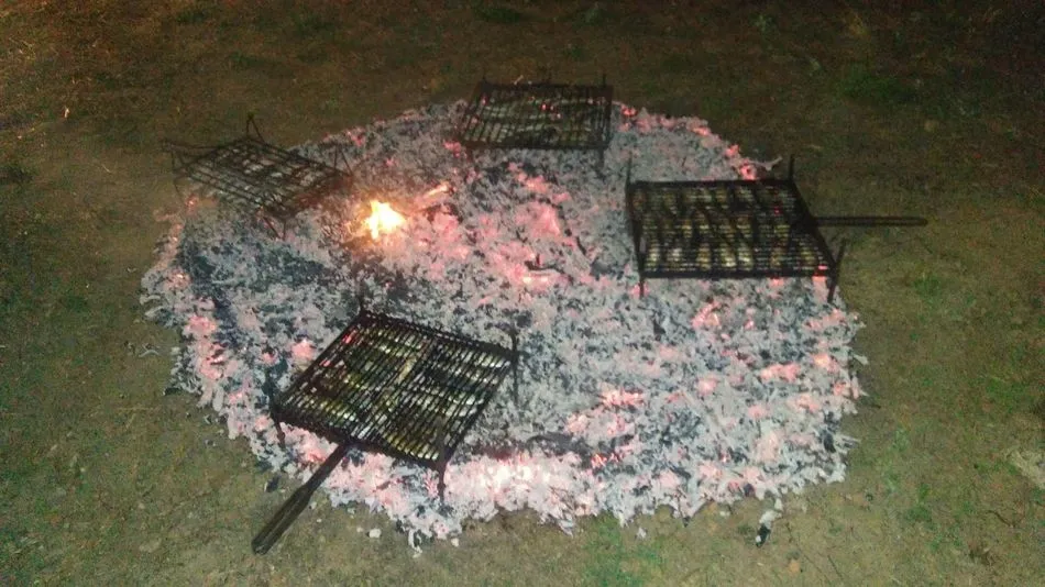 Foto 2 - Monterrubio de la Sierra celebra la llegada del verano con la tradicional hoguera de San Juan  