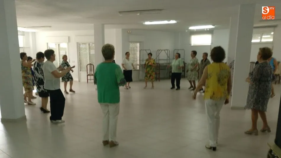 Foto 2 - Los mayores despiden las clases de gimnasia con una jornana de convivencia en Lumbrales