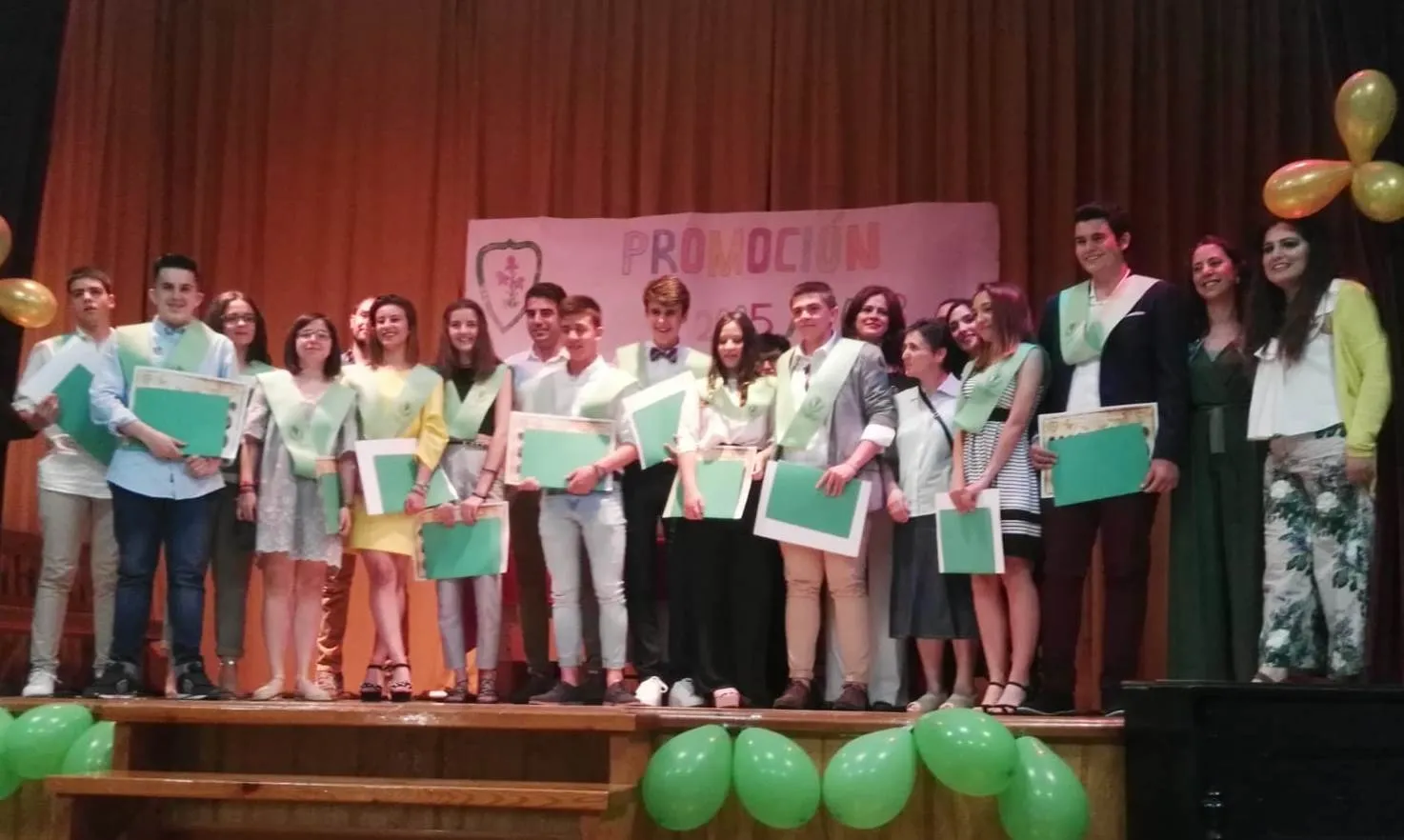 Foto 2 - Emotiva graduaci&oacute;n de los alumnos de 4&ordm; de la ESO de Misioneras-Santa Teresa  