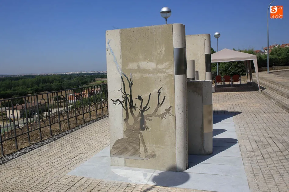 Foto 3 - Cabrerizos rinde homenaje a Fray Luis de Le&oacute;n con un monumento  