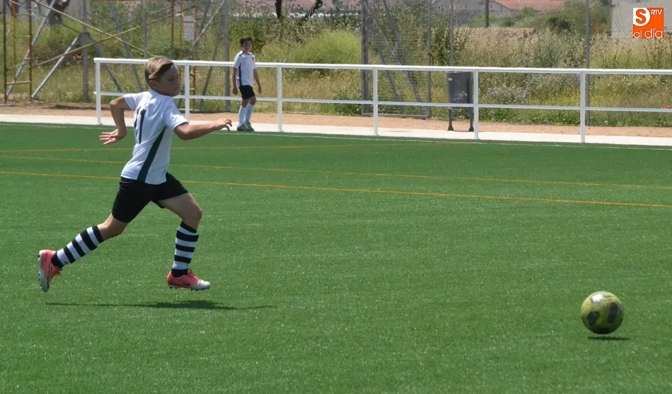 Foto 7 - Gran ambiente en el bloque matinal del II Torneo en memoria de To&ntilde;ete  