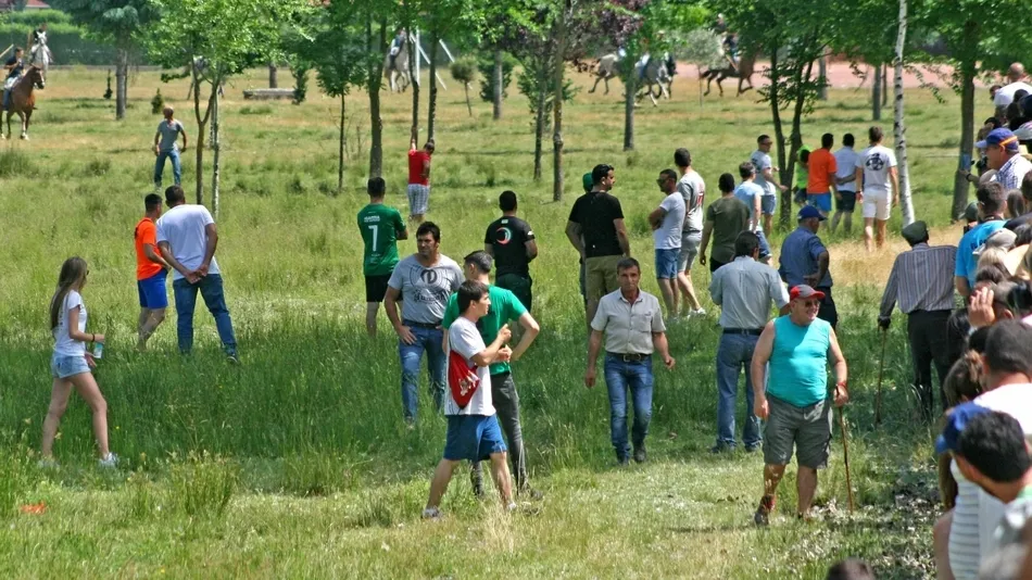Foto 10 - Largo, vistoso y limpio primer encierro a caballo en Navasfr&iacute;as  