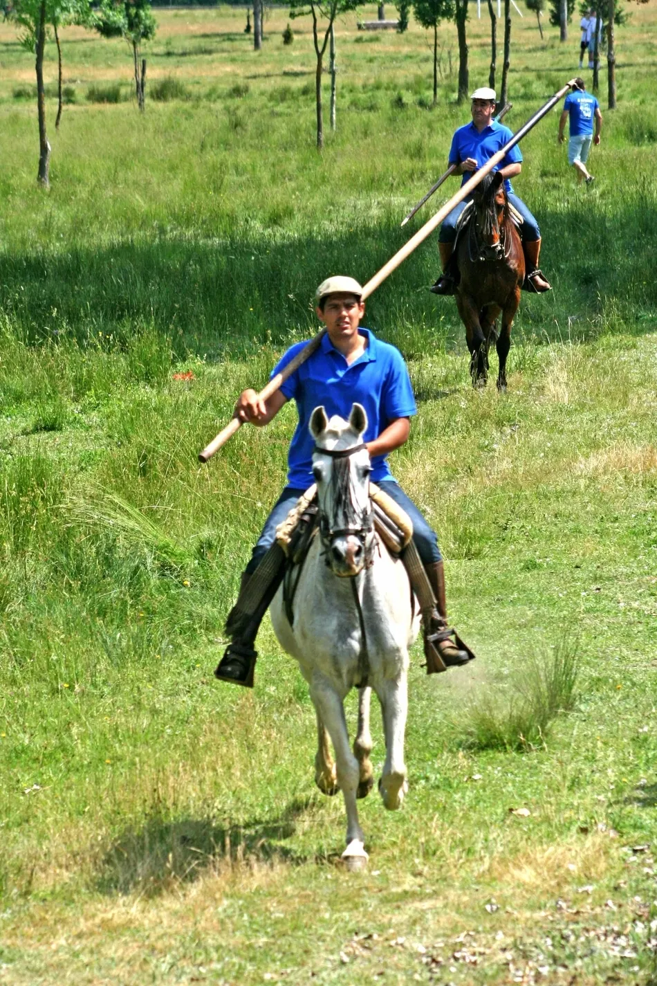 Foto 7 - Largo, vistoso y limpio primer encierro a caballo en Navasfr&iacute;as  