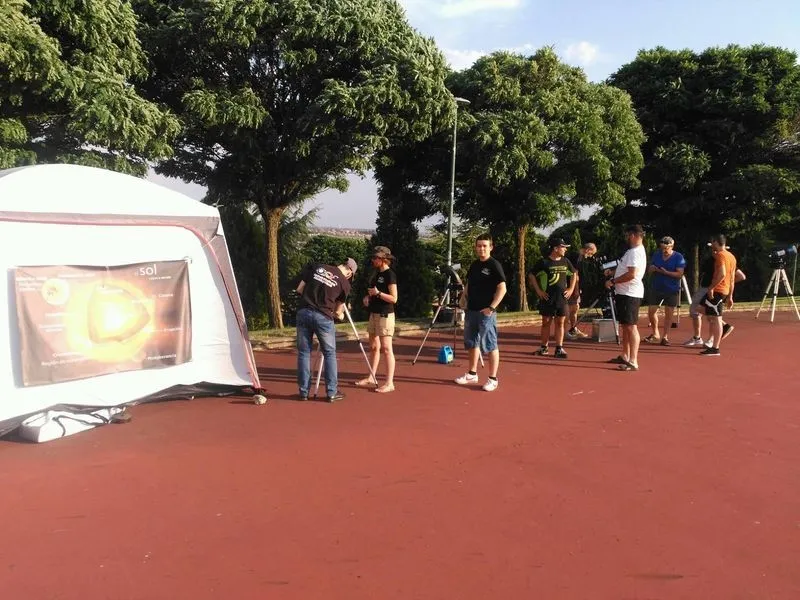 Foto 2 - Salamanca se congrega para observar el cielo por El D&iacute;a Internacional del Sol  
