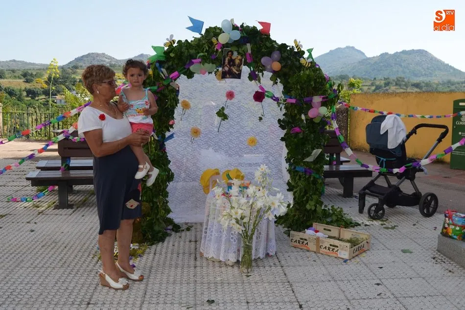 Foto 3 - Cerca de una veintena de arcos de San Juanito han adornado las calles de B&eacute;jar  
