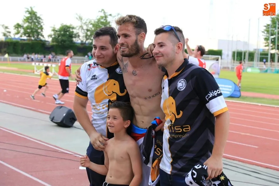 Foto 8 - &Eacute;pico ascenso de Unionistas a 2&ordf;B con un gol de penalti en el minuto 95 (3-1)