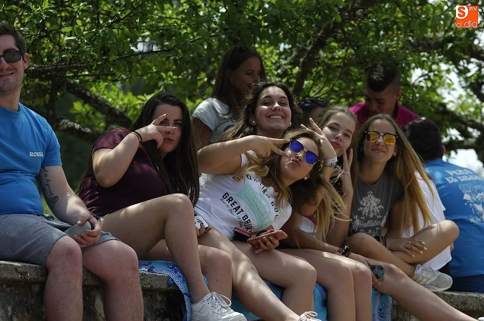 Foto 9 - Los j&oacute;venes se lo pasan en grande con la sesi&oacute;n callejera de vacas de El Payo  